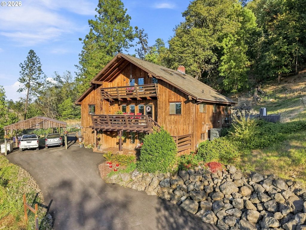 466 Laurel Dr, Roseburg
