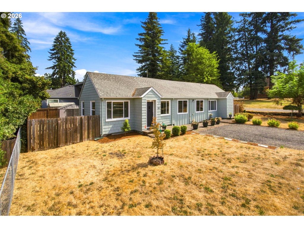906 6th St, Washougal