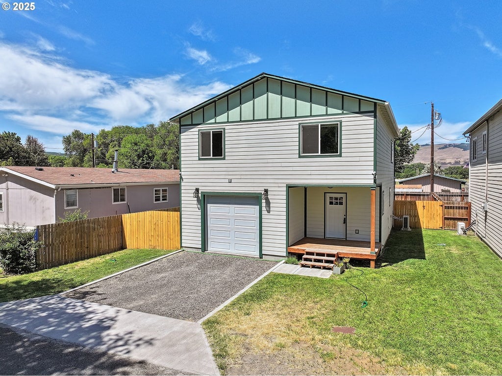 911 Poplar Dr, Dallesport