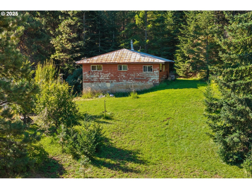 401 Appleton Rd, Appleton