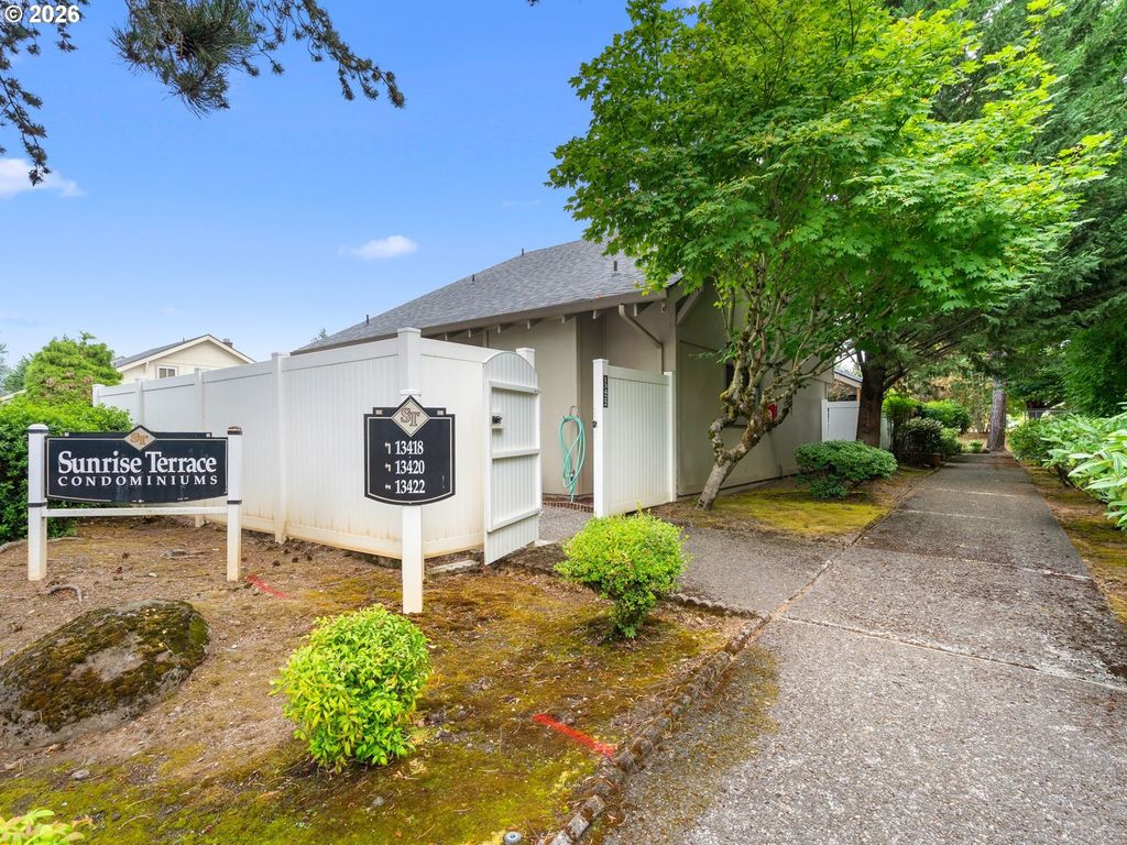 13422 Se Mcgillivray Blvd, Vancouver