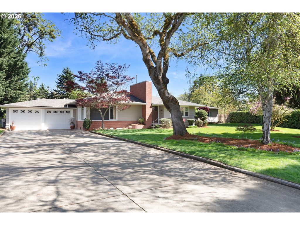 14 Royal Oaks Dr, Roseburg