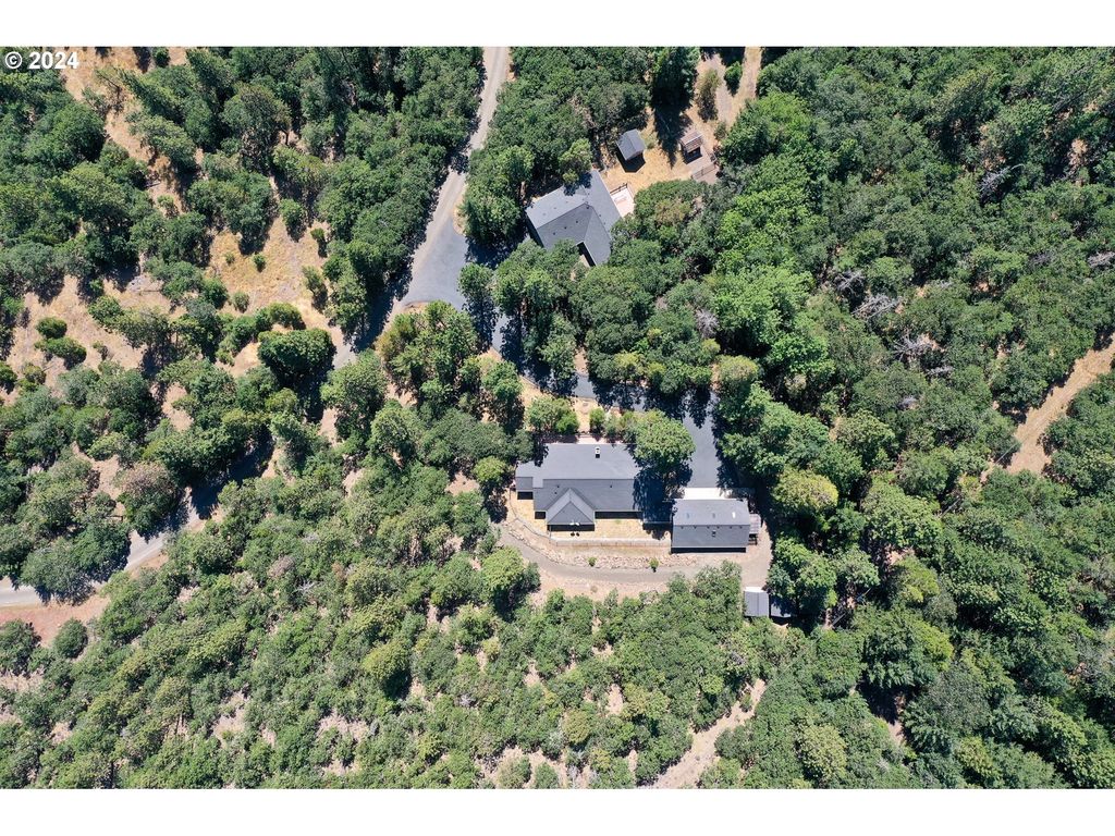 5831 Old Highway 99, Ashland