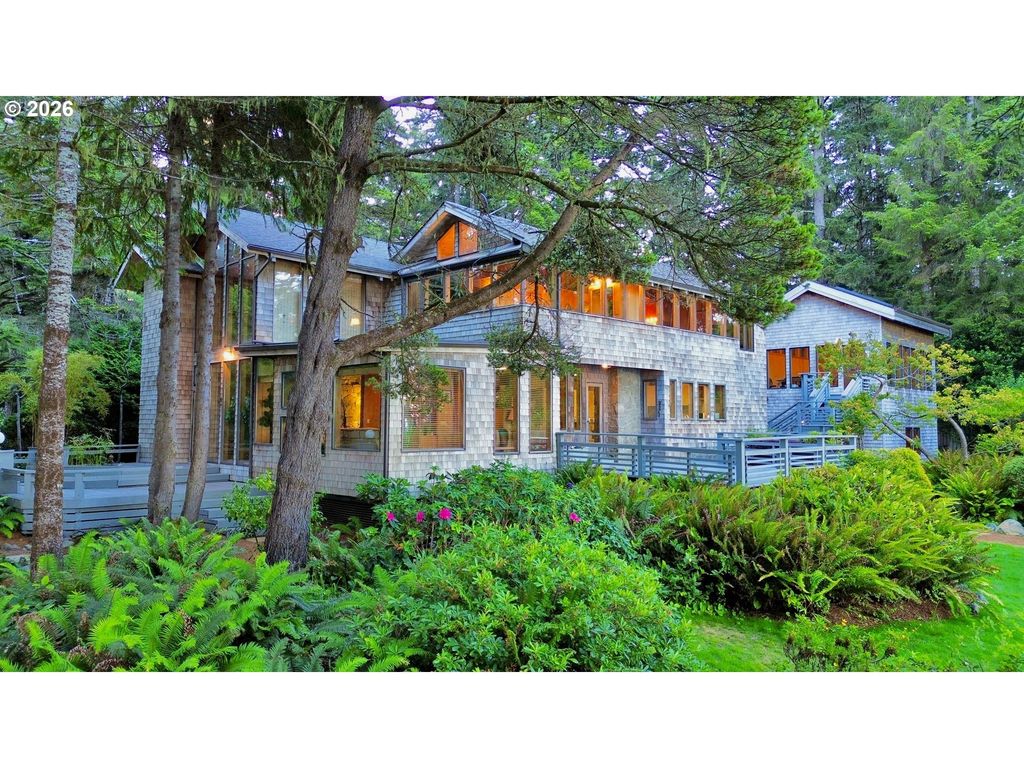 31780 Chantrelle Ln, Gold Beach