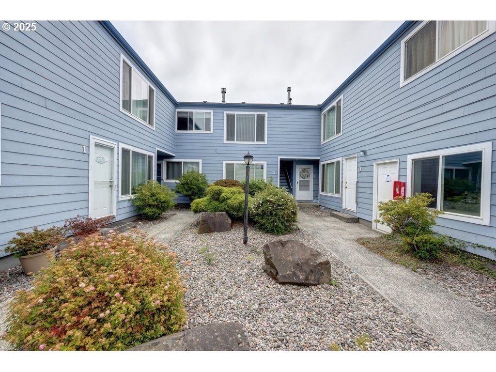 870 S Holladay Dr, Seaside