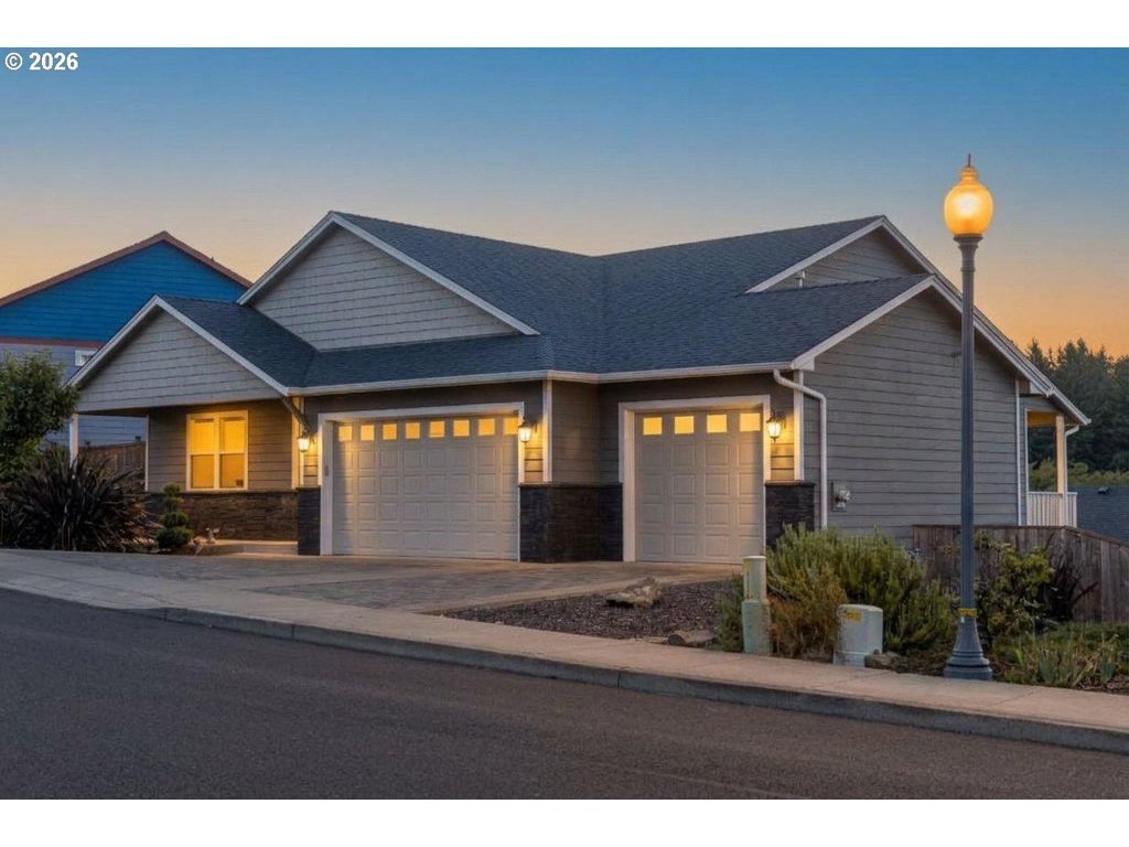 5294 Ne Voyage Ave, Lincoln City