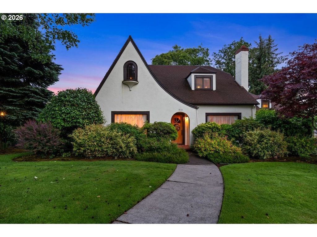 1810 Pacific Ave, Forest Grove