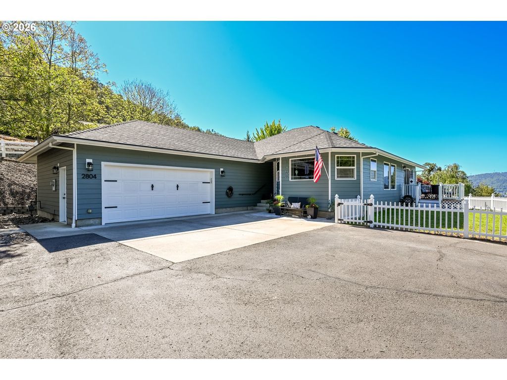 2804 Nw Daysha Dr, Roseburg