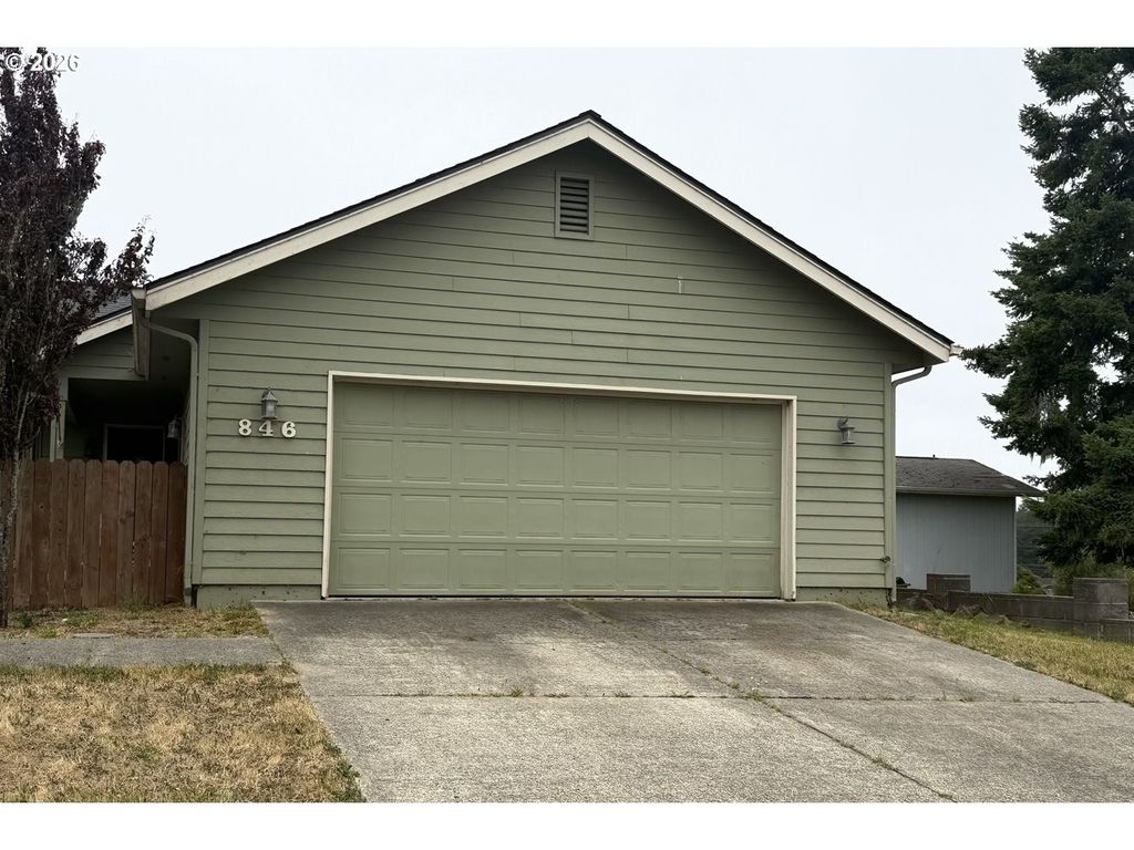 846 Sanford St, Coos Bay
