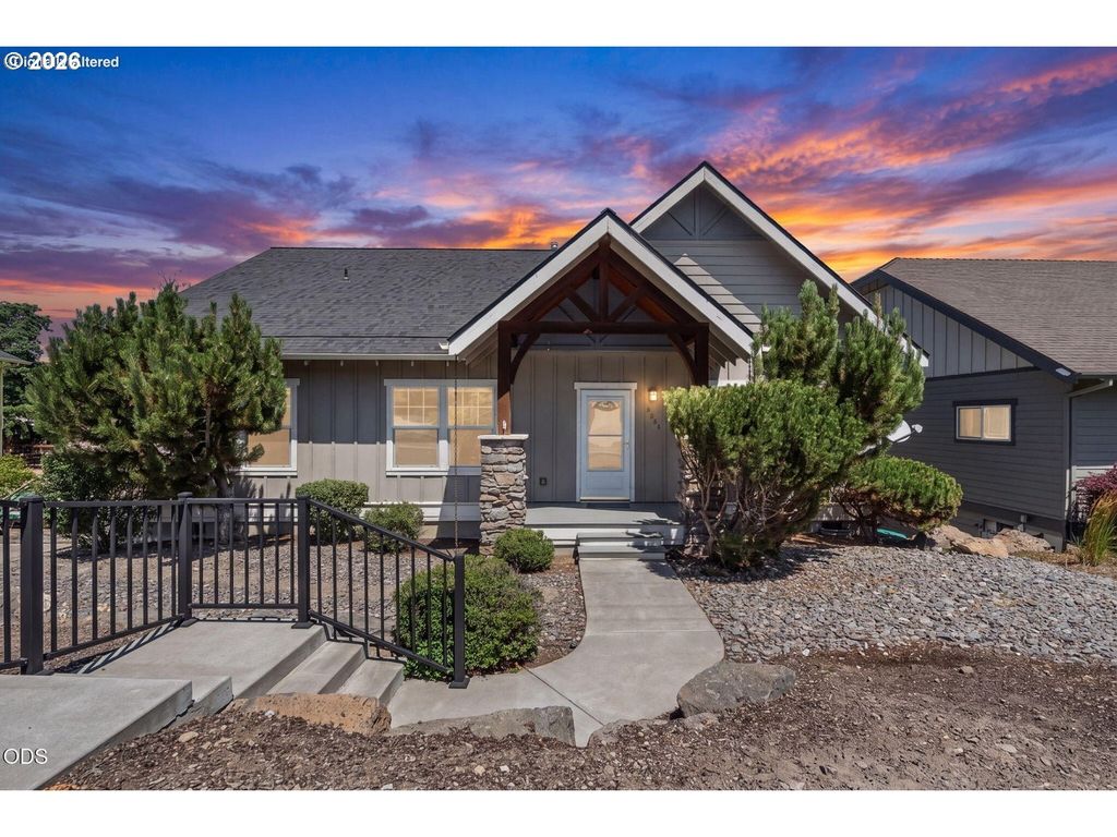 3551 Sw Salmon Ct, Redmond