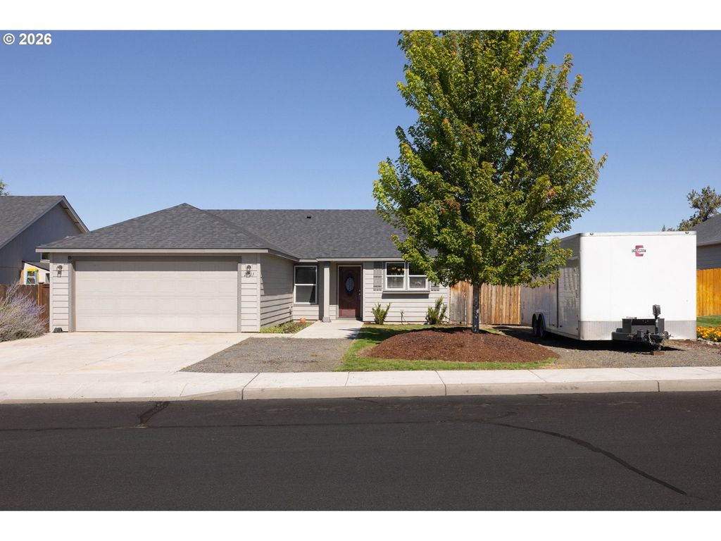 2721 Ne 6th Dr, Redmond