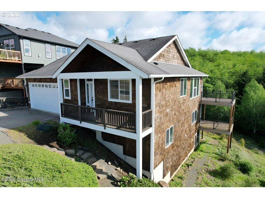 2133 Middle Fork Cir, Seaside
