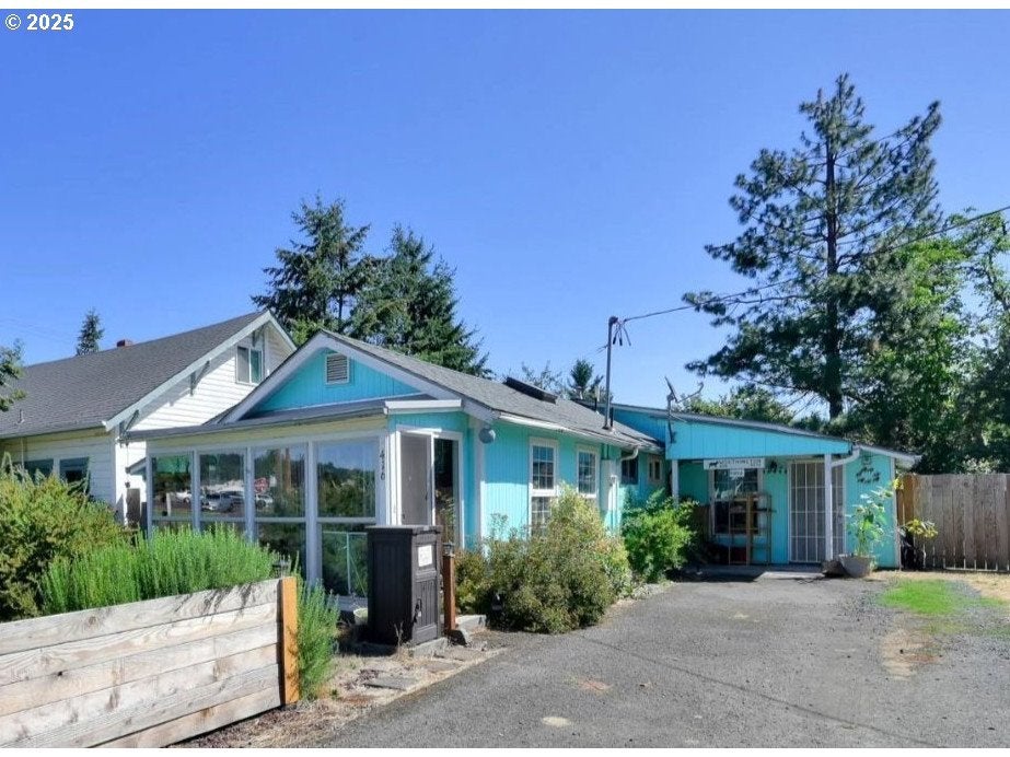 416 S 10th St, Cottage Grove