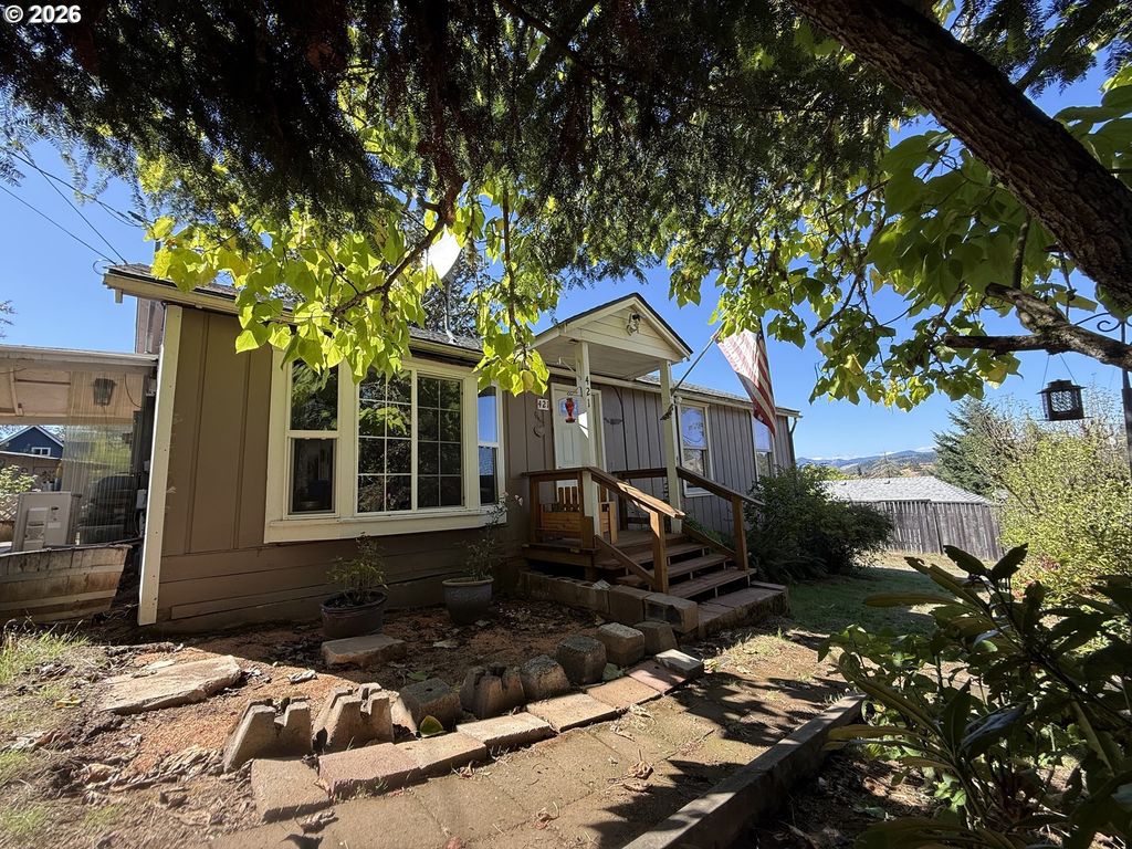 421 Wells Rd, Oakland