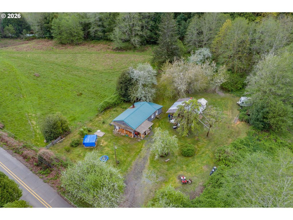 61565 Fairview Rd, Coquille