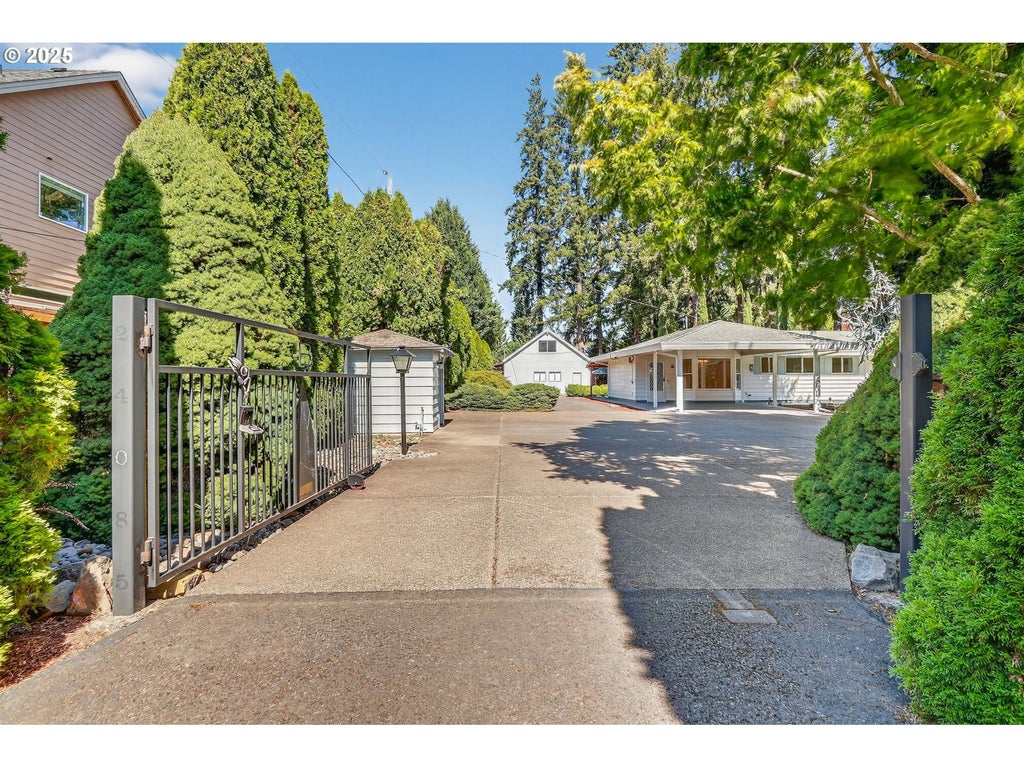 5615 E Main St, Hillsboro