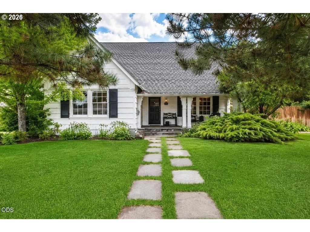 840 E 1st St, Prineville