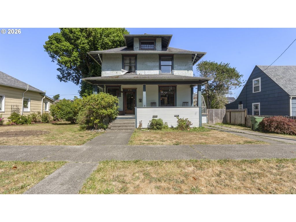 976 S 5th St, Coos Bay