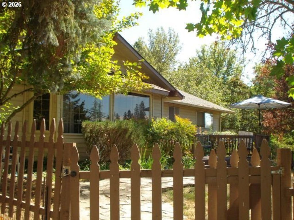 625 Se Terrace Dr, Roseburg