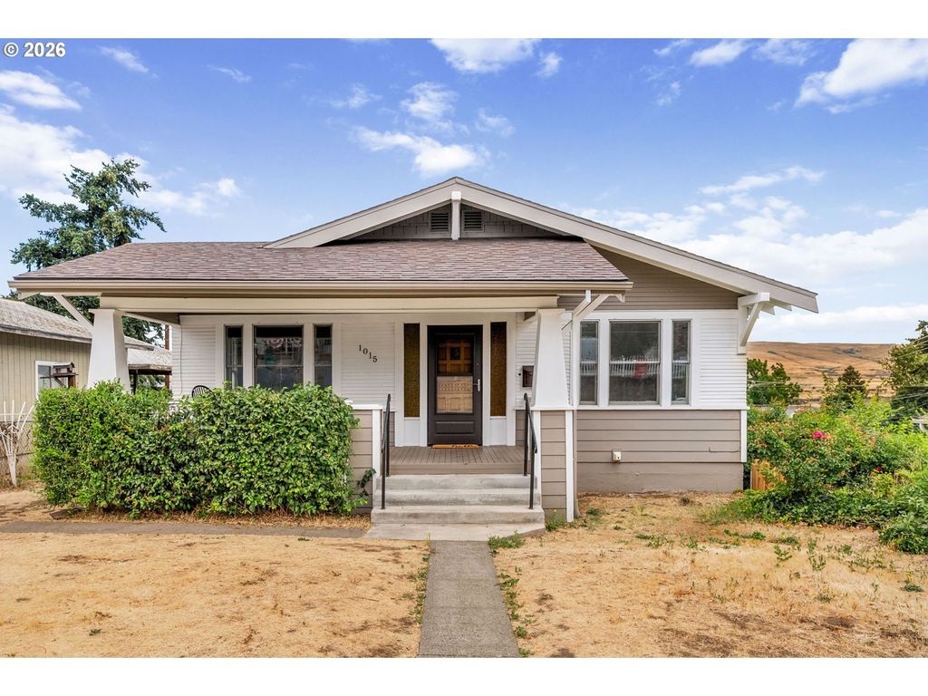 1015 E 10th St, The Dalles