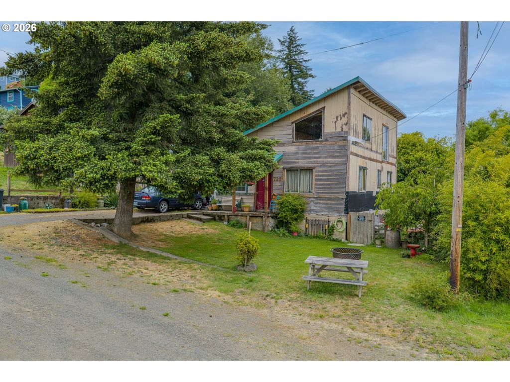 725 B St, Myrtle Point