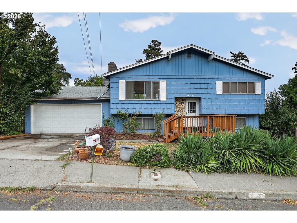 1919 Garrison St, The Dalles