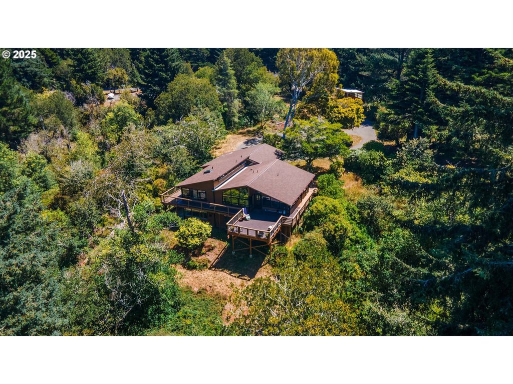 705 Ohio Ave Ne, Bandon
