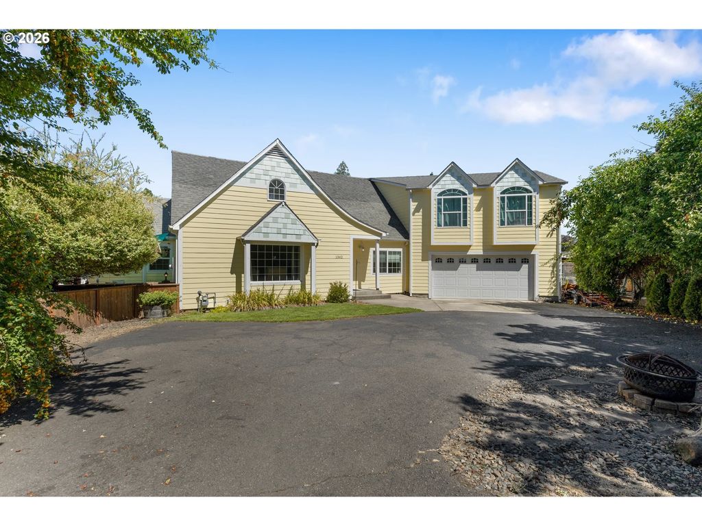 1562 Nw Calkins Ave, Roseburg