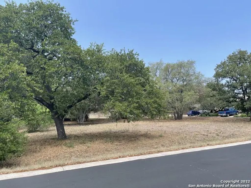 100 Burr Oak, Horseshoe Bay