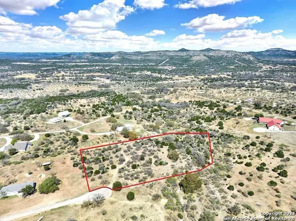 321 Robin Rd, Camp Wood