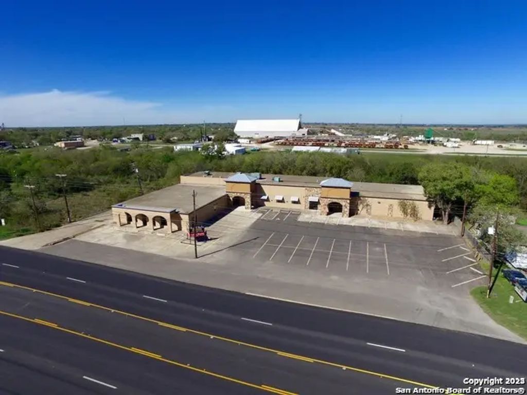 1701 E State Highway 97 A, Jourdanton
