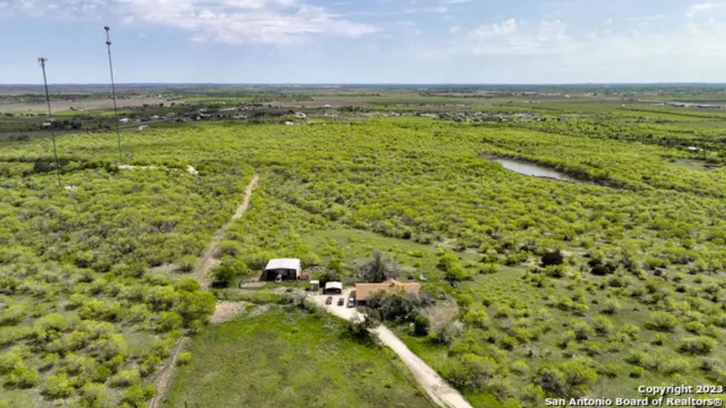 2675 Fm 465, Seguin