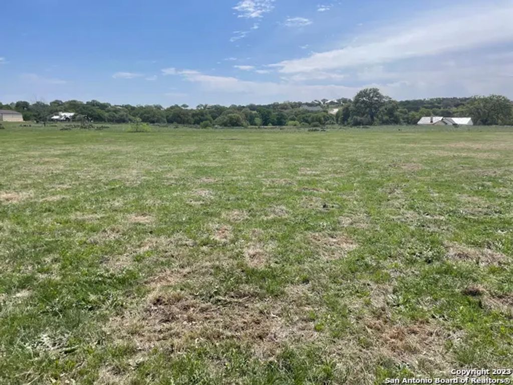 327 Salt Grass Trail, Bandera