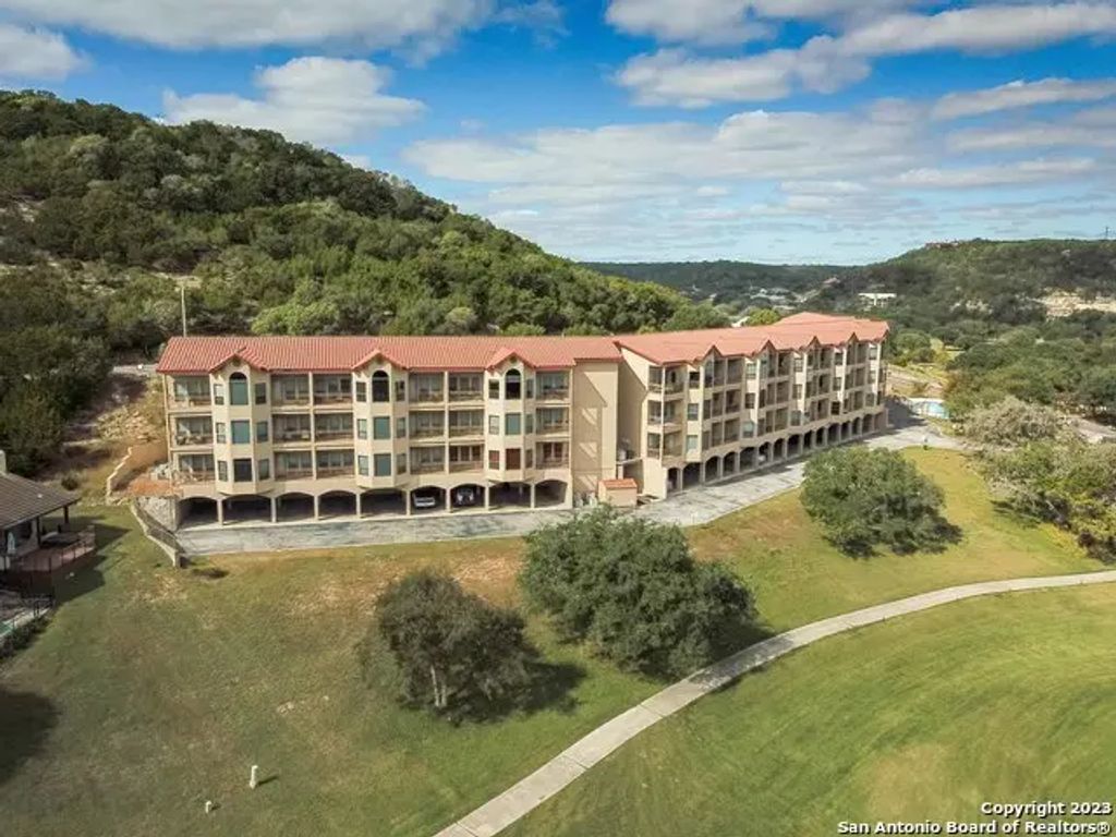 20 Tapatio Dr E 106, Boerne