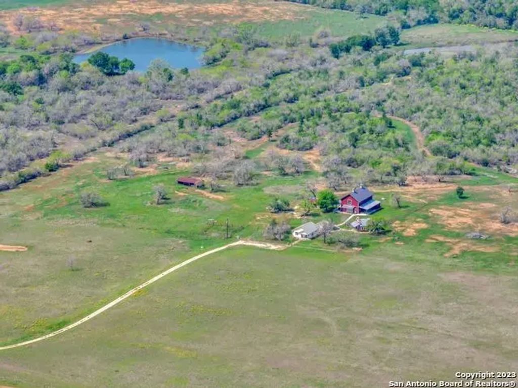16547 E Gable Rd, St Hedwig