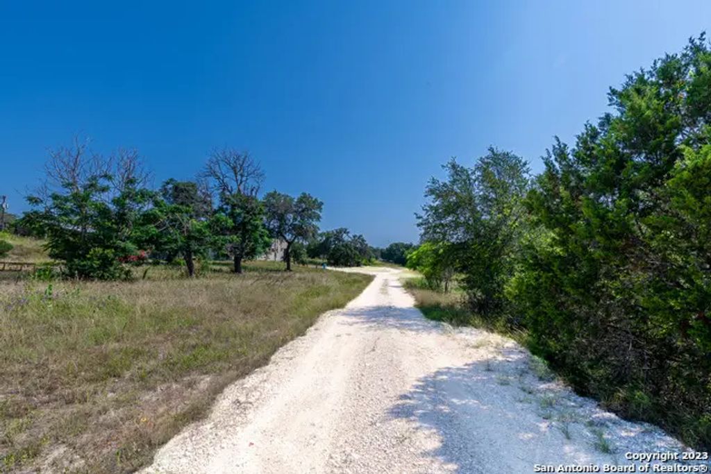 17839 State Highway 16 N, Medina