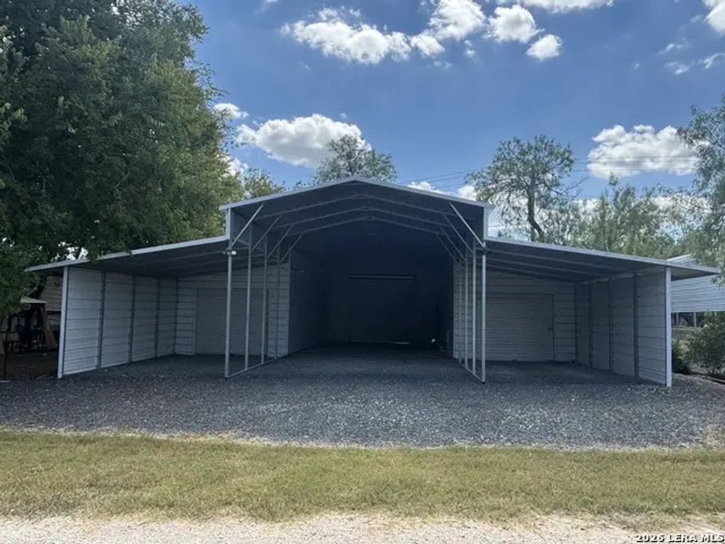 426 Paloma Dr, Bandera
