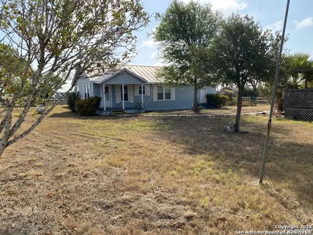 2667 County Road 134, Floresville