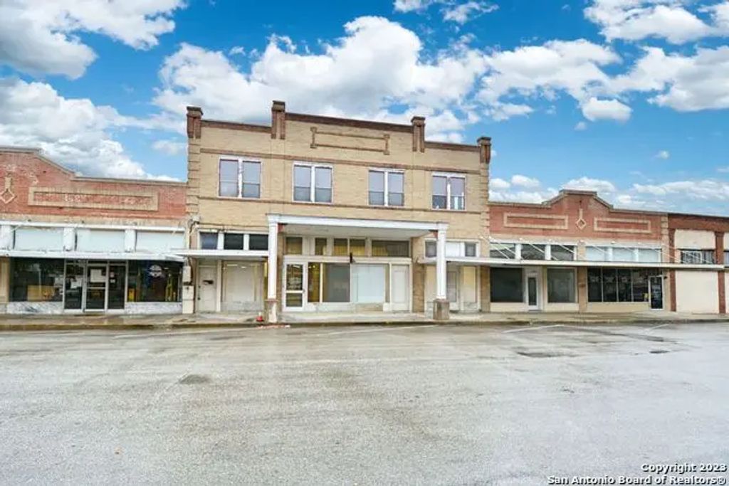 109 N River St A, Seguin