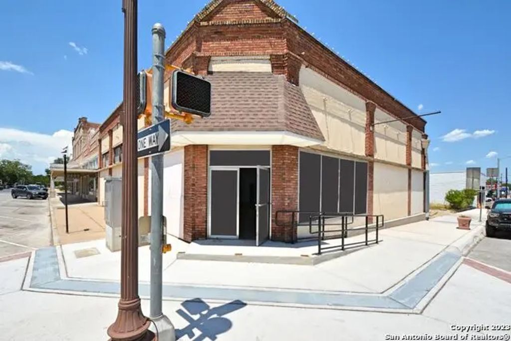200 E Court St 107, Seguin