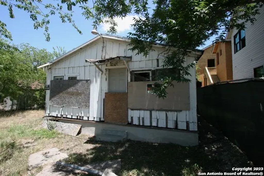 113 Brown Aly, San Antonio