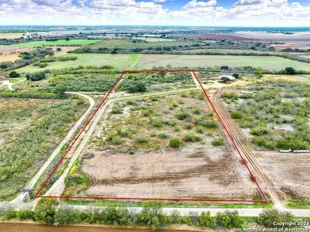 2049 County Road 451, Hondo