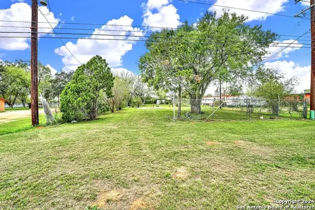 2315 Hwy 181, Floresville