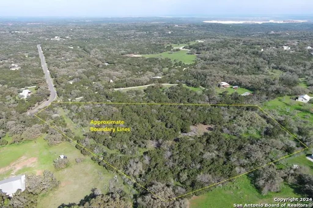 8205 Wegner Rd, New Braunfels