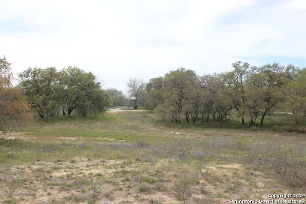 818 Encino Way, Natalia