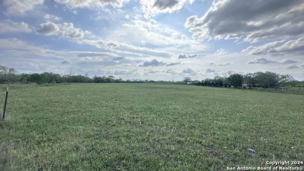 1 County Rd # 163, Elmendorf