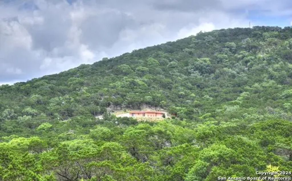 1523 Spring Rd, Pipe Creek