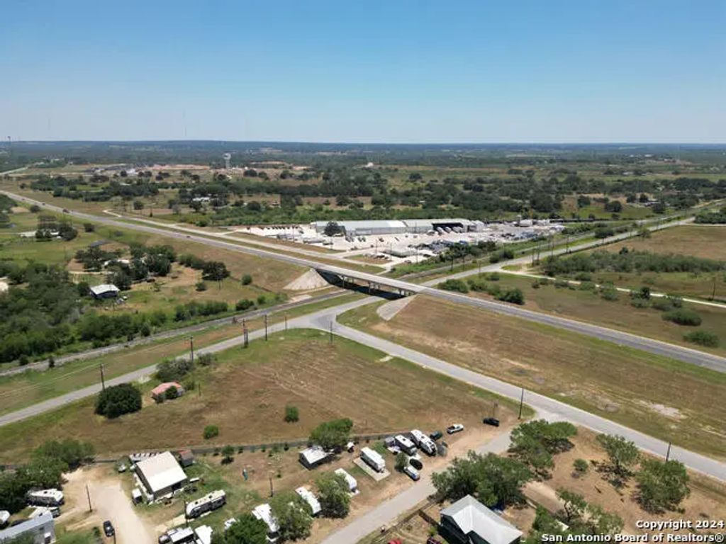8075 S Loop 1604 E, Elmendorf