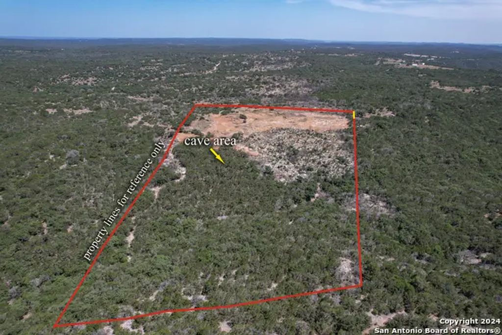 351 N Ringtail Rd, Leakey