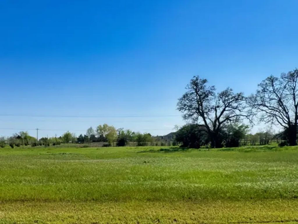 10037 Hidden Pond Drive, Iola